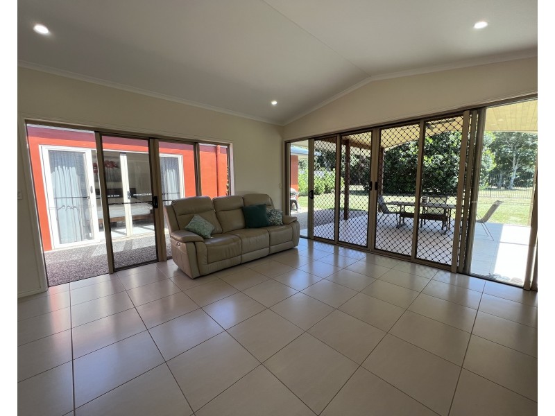 14 Nivosa Ct, Mission Beach QLD 4852