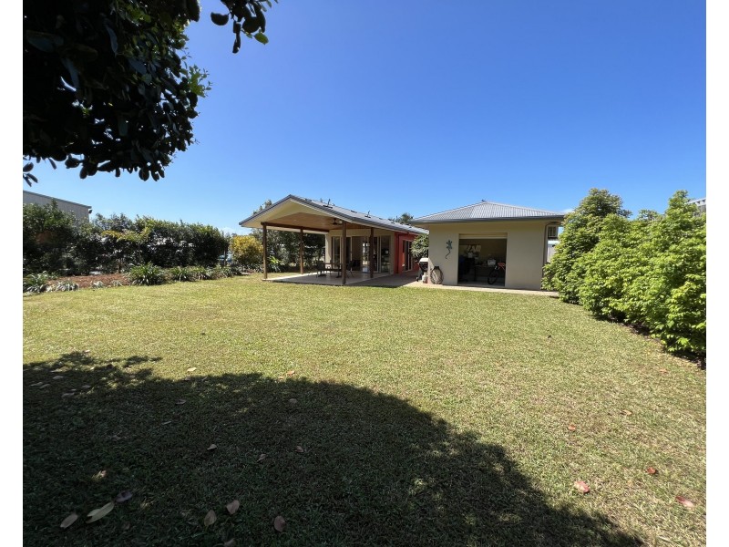14 Nivosa Ct, Mission Beach QLD 4852