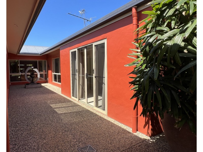 14 Nivosa Ct, Mission Beach QLD 4852