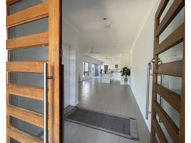 7A Shore St, Wongaling Beach QLD 4852