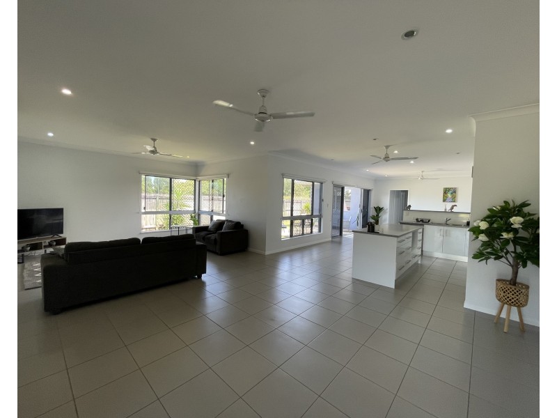 7A Shore St, Wongaling Beach QLD 4852