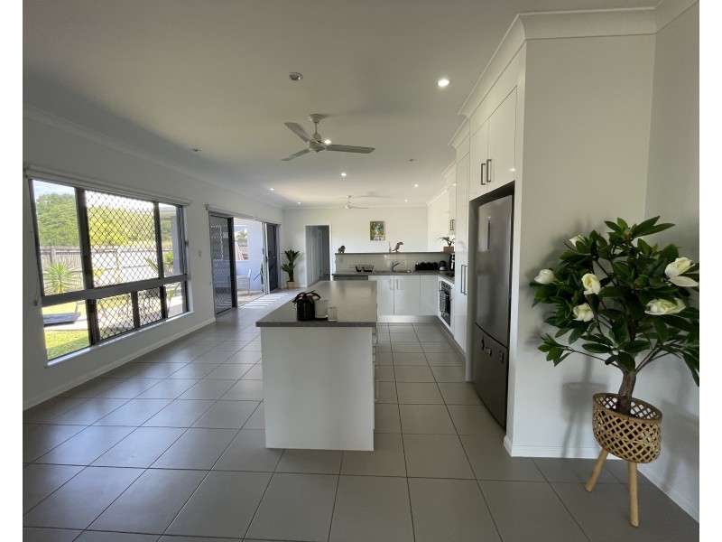 7A Shore St, Wongaling Beach QLD 4852