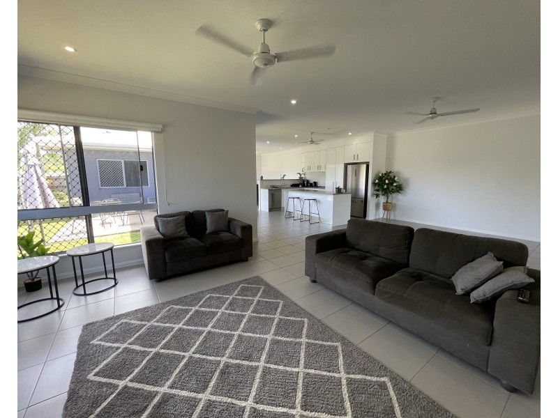 7A Shore St, Wongaling Beach QLD 4852
