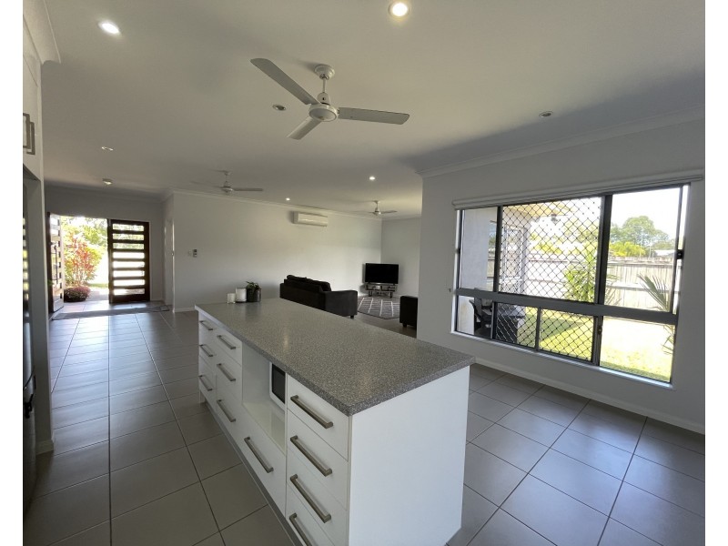 7A Shore St, Wongaling Beach QLD 4852