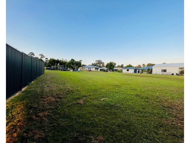 7 Island Close, Mission Beach QLD 4852