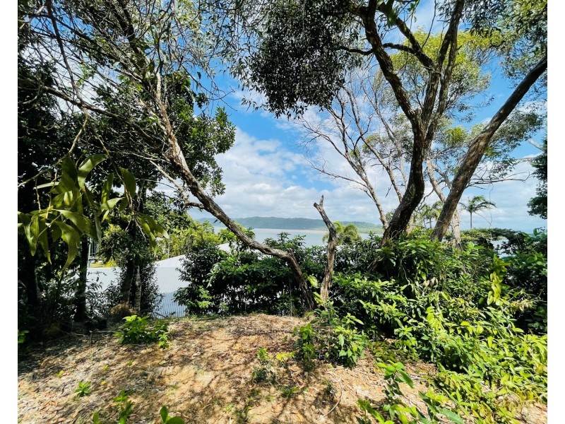 7-9 Maria St, Flying Fish Point QLD 4860