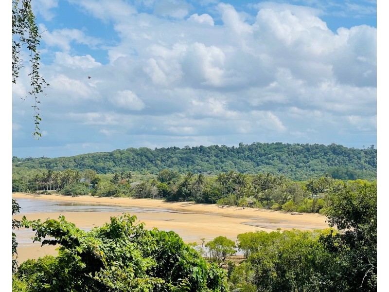 7-9 Maria St, Flying Fish Point QLD 4860