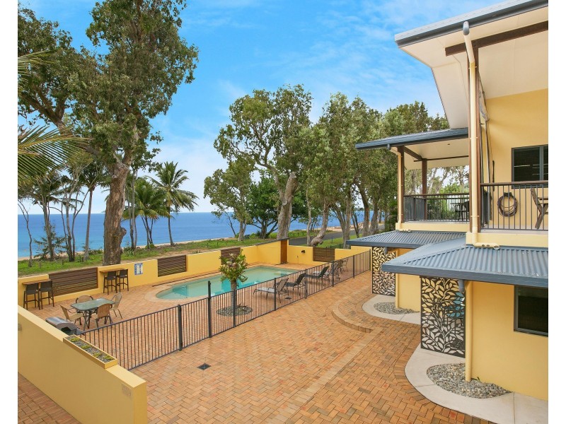 24 Kennedy Esplanade, South Mission Beach QLD 4852