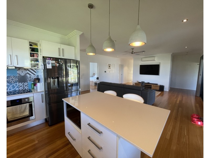1 Purtaboi Cl, Mission Beach QLD 4852