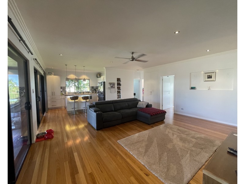 1 Purtaboi Cl, Mission Beach QLD 4852