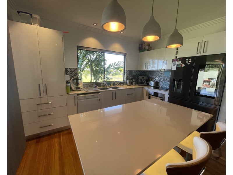 1 Purtaboi Cl, Mission Beach QLD 4852