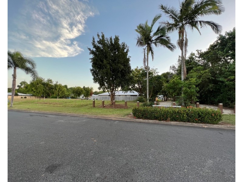 2 Reef Close, Mission Beach QLD 4852