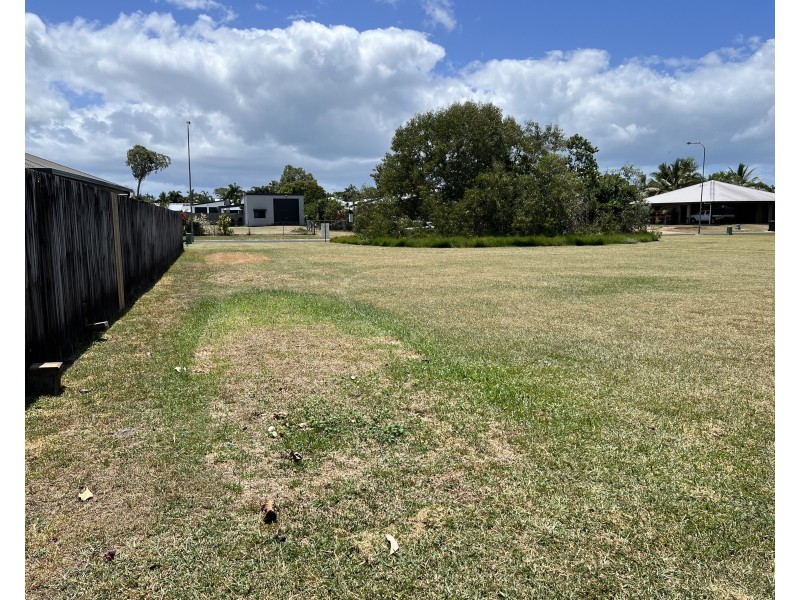 44 Midshipman St, South Mission Beach QLD 4852