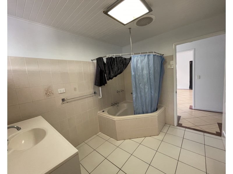 Unit 2/28 Mitchell St, South Mission Beach QLD 4852