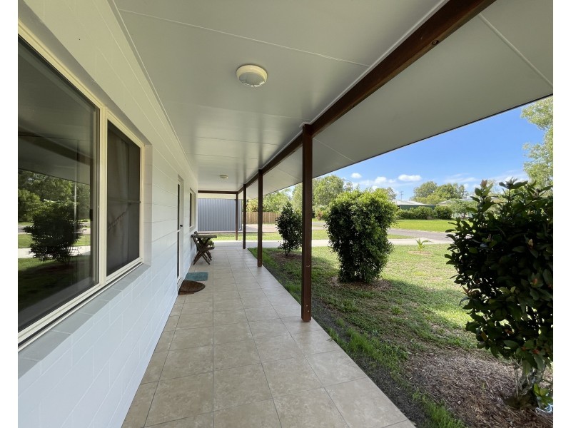9 Amanda Cres, Tully Heads QLD 4854