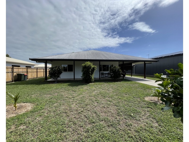9 Amanda Cres, Tully Heads QLD 4854