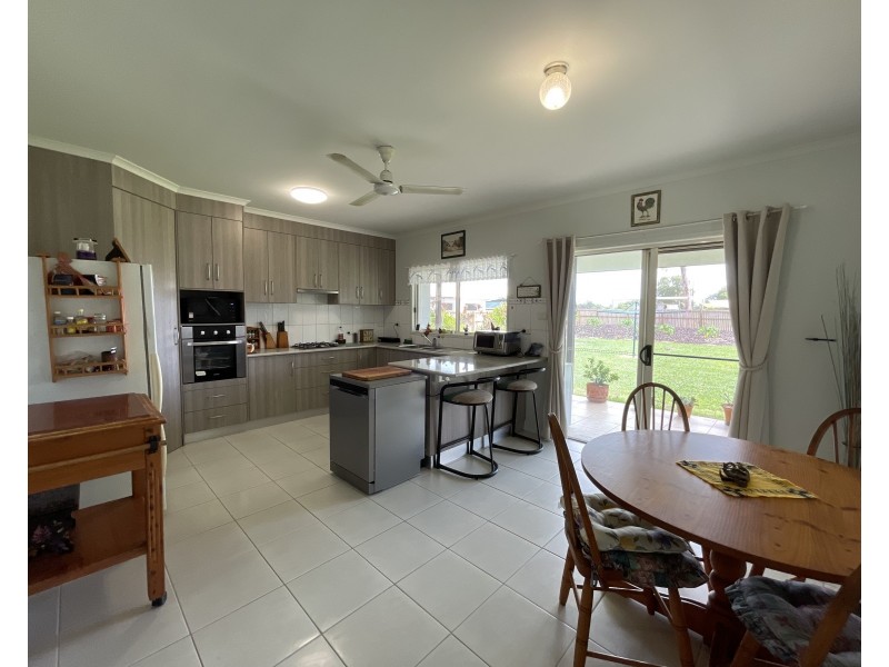 9 Amanda Cres, Tully Heads QLD 4854