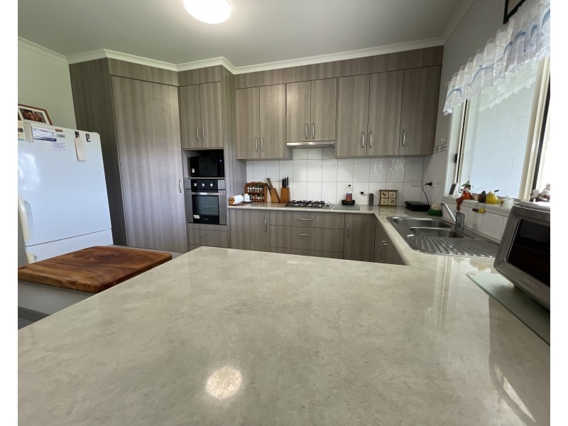 9 Amanda Cres, Tully Heads QLD 4854