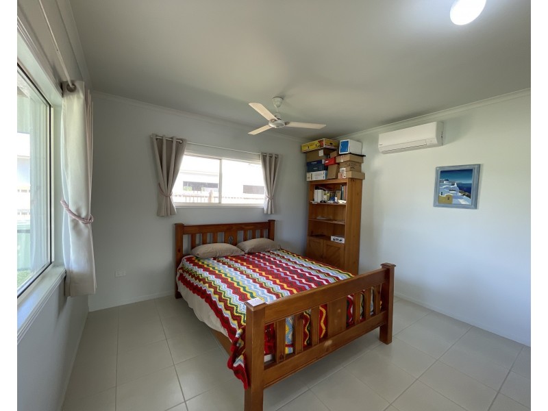 9 Amanda Cres, Tully Heads QLD 4854