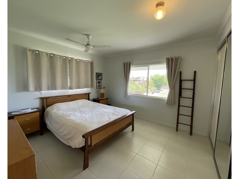 9 Amanda Cres, Tully Heads QLD 4854