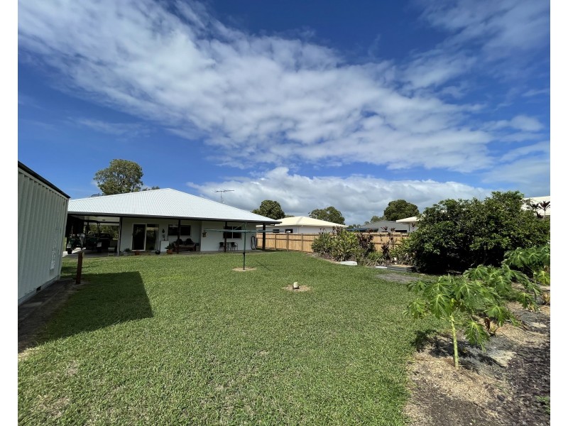 9 Amanda Cres, Tully Heads QLD 4854