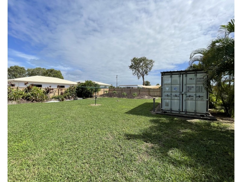 9 Amanda Cres, Tully Heads QLD 4854