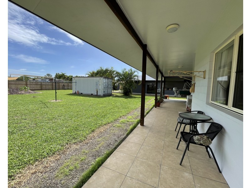9 Amanda Cres, Tully Heads QLD 4854