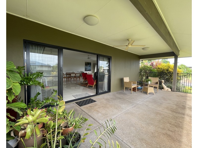 1, 9 Nautilus St, Mission Beach QLD 4852