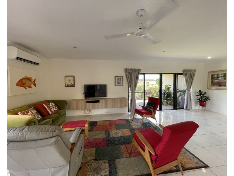 1, 9 Nautilus St, Mission Beach QLD 4852
