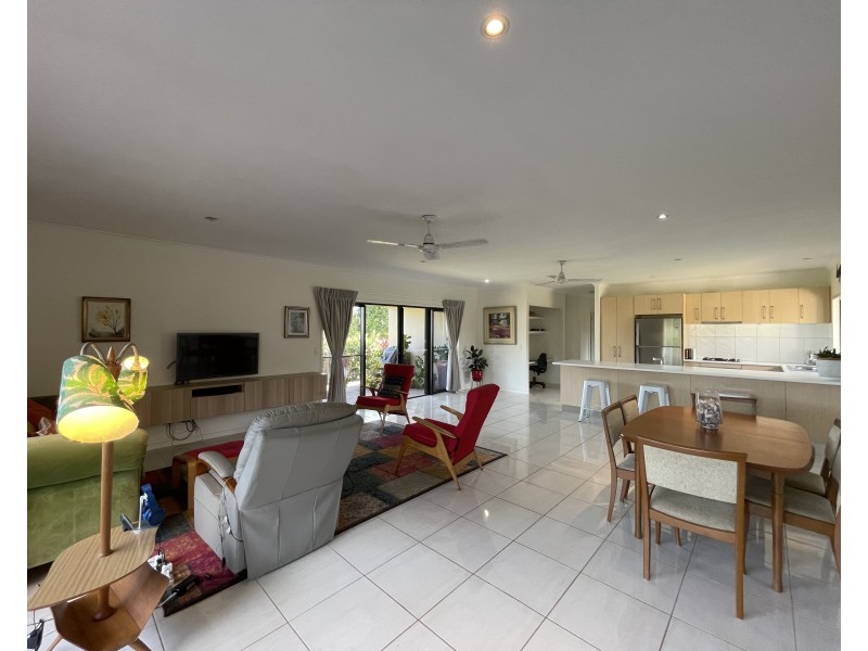 1, 9 Nautilus St, Mission Beach QLD 4852