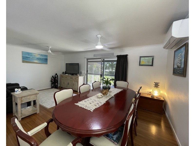 51 Taylor St, Tully Heads QLD 4854