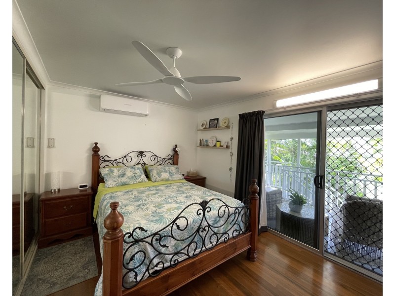 51 Taylor St, Tully Heads QLD 4854