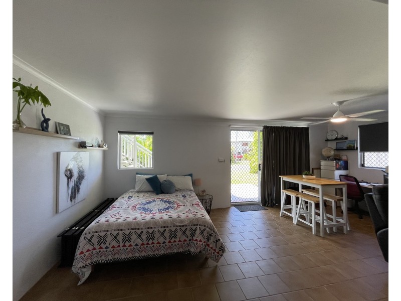 51 Taylor St, Tully Heads QLD 4854