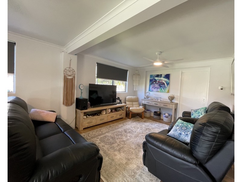 51 Taylor St, Tully Heads QLD 4854
