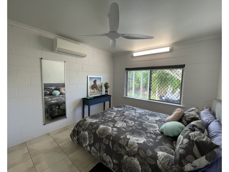 51 Taylor St, Tully Heads QLD 4854