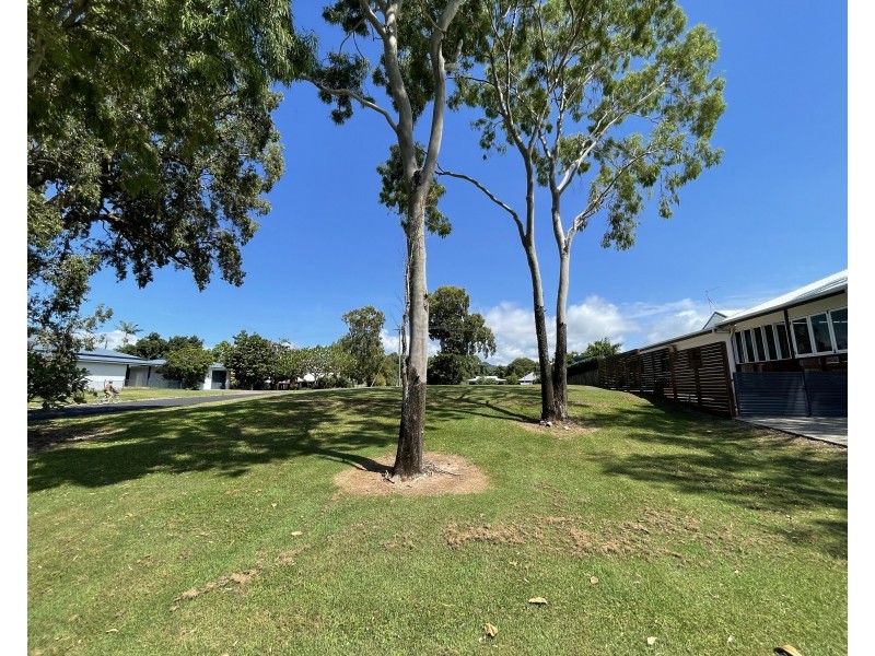 50-52 Seafarer St, South Mission Beach QLD 4852