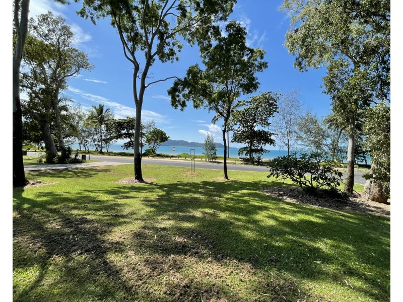 50-52 Seafarer St, South Mission Beach QLD 4852