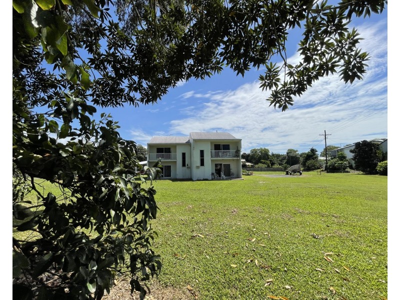 50-52 Seafarer St, South Mission Beach QLD 4852