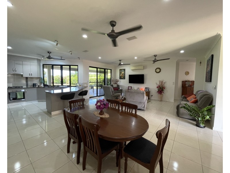 12 Nautilus St, Mission Beach QLD 4852