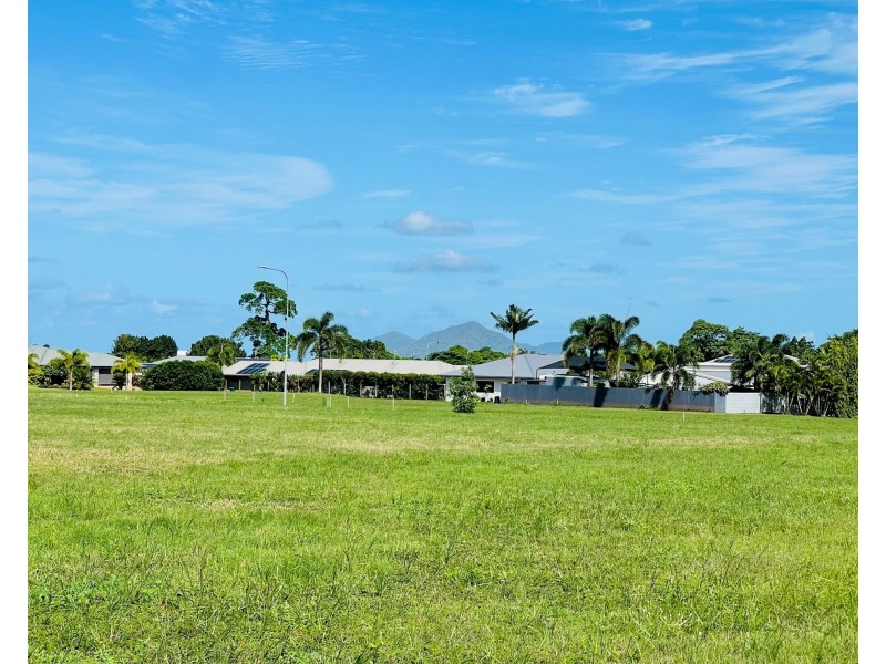 28 Nautilus St, Mission Beach QLD 4852