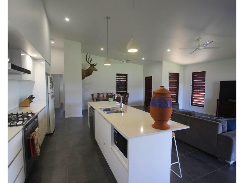 13 Nivosa, Mission Beach QLD 4852