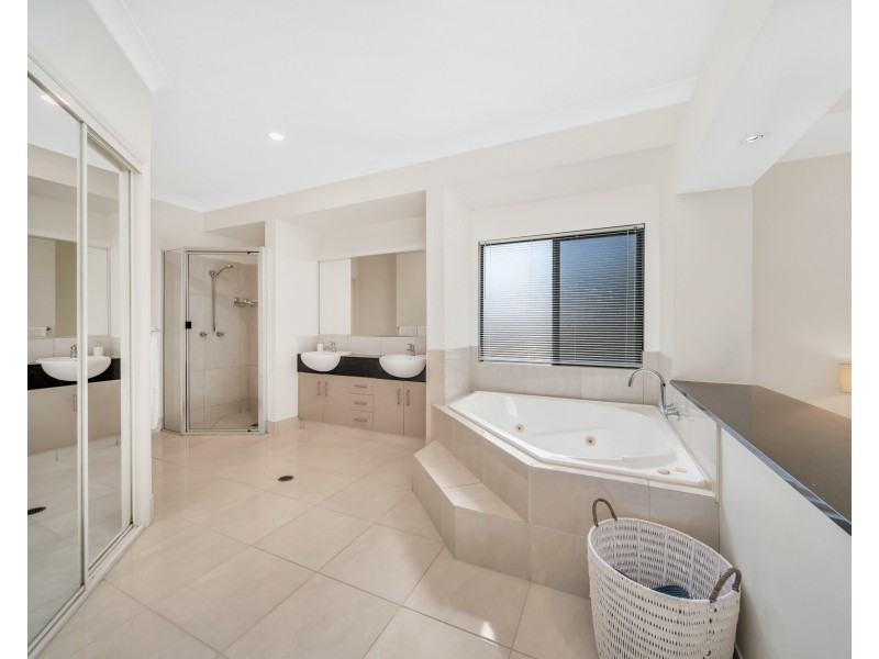 34 Sanctuary Cres, Wongaling Beach QLD 4852