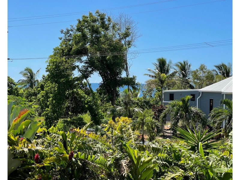7 Cutten St, Bingil Bay QLD 4852