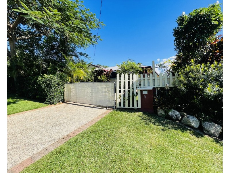 5 Jessie Lane, South Mission Beach QLD 4852
