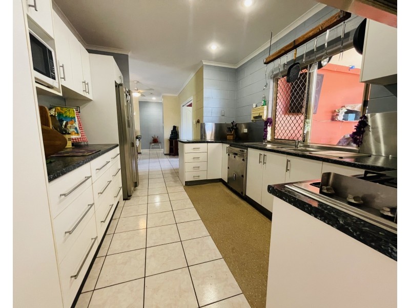 5 Jessie Lane, South Mission Beach QLD 4852