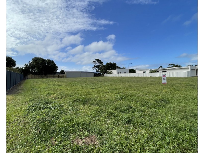 6 Nautilus St, Mission Beach QLD 4852