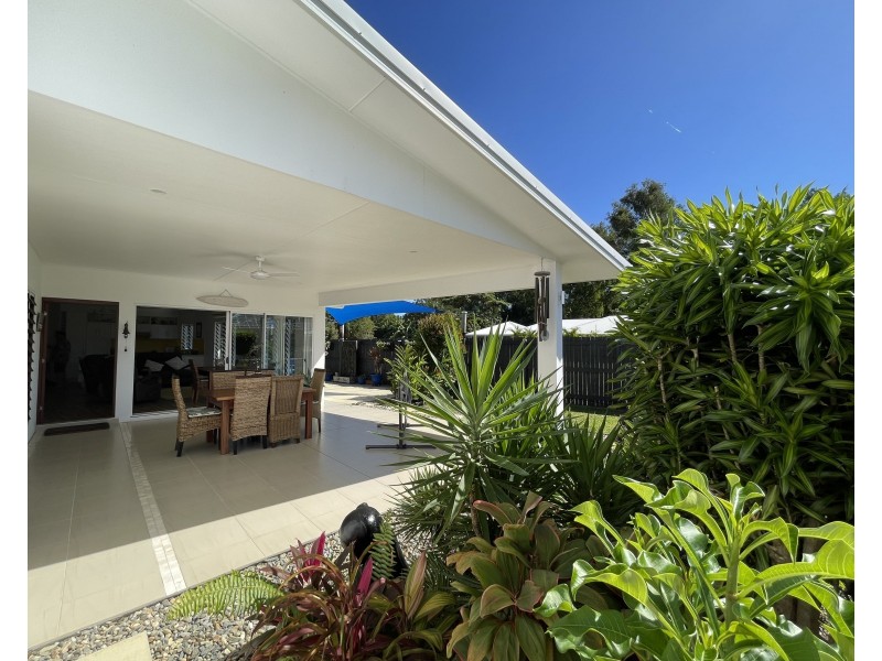9 Shore St, Wongaling Beach QLD 4852