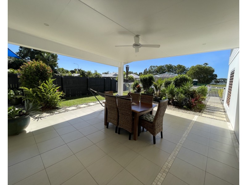 9 Shore St, Wongaling Beach QLD 4852