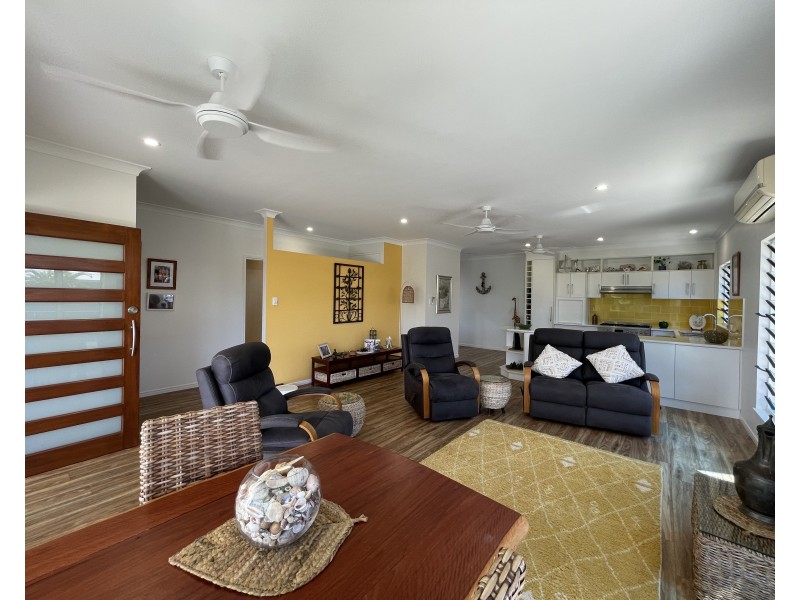 9 Shore St, Wongaling Beach QLD 4852