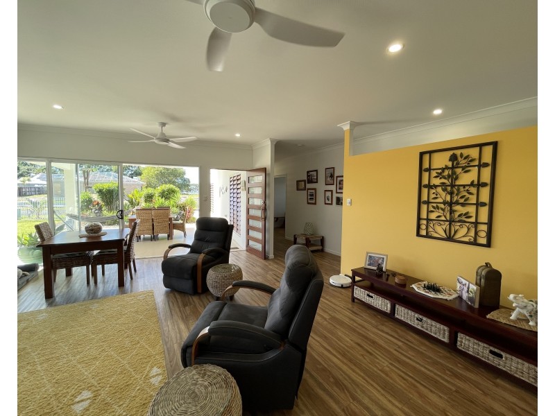 9 Shore St, Wongaling Beach QLD 4852